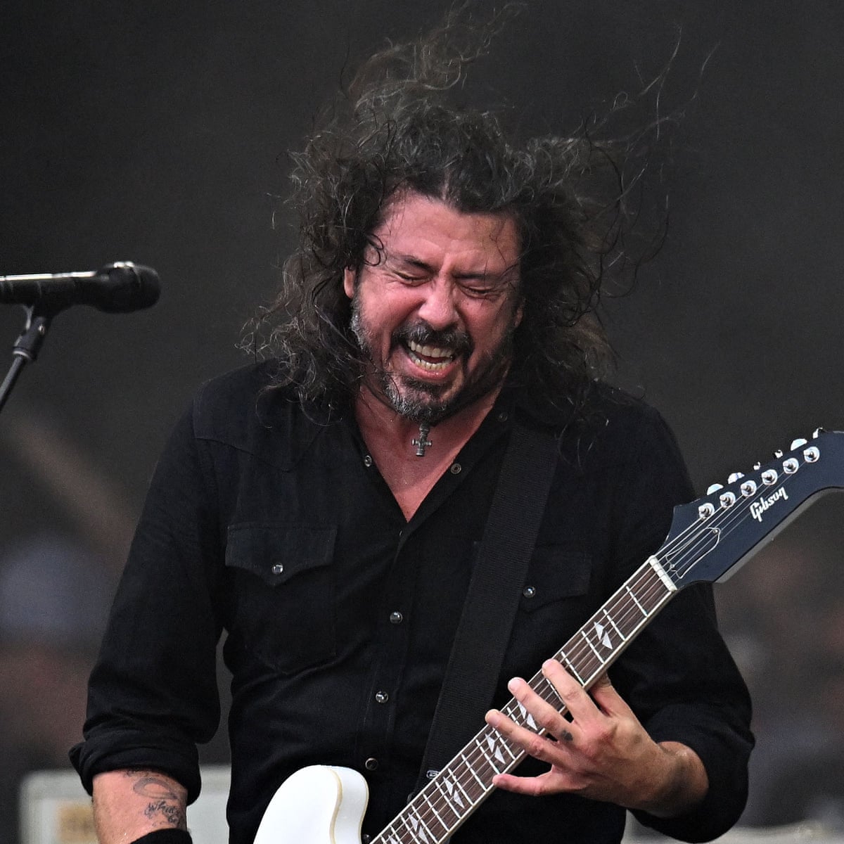 Breaking news: I want to leave, Foo Fighters Frontman Dave Grohl just announced his departure due how Foo Fighters are splitting up and not releasing new music again.