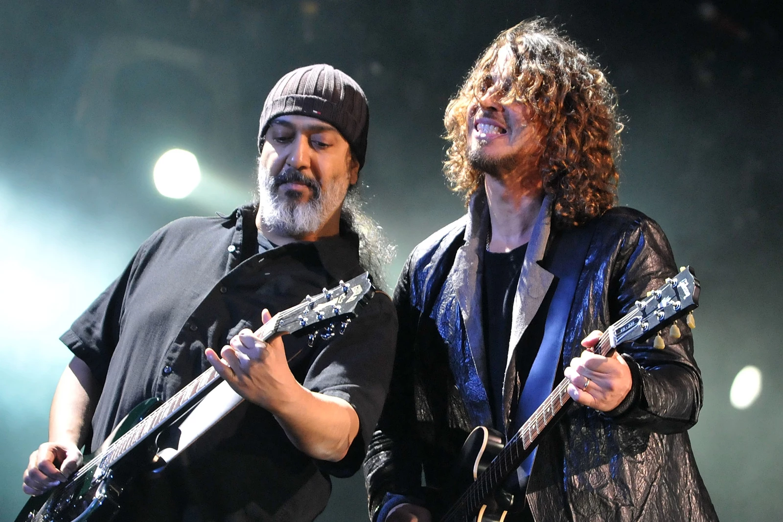 Good News: The Long awaited day is here, Soundgarden just released their New album featuring Chris Cornell track