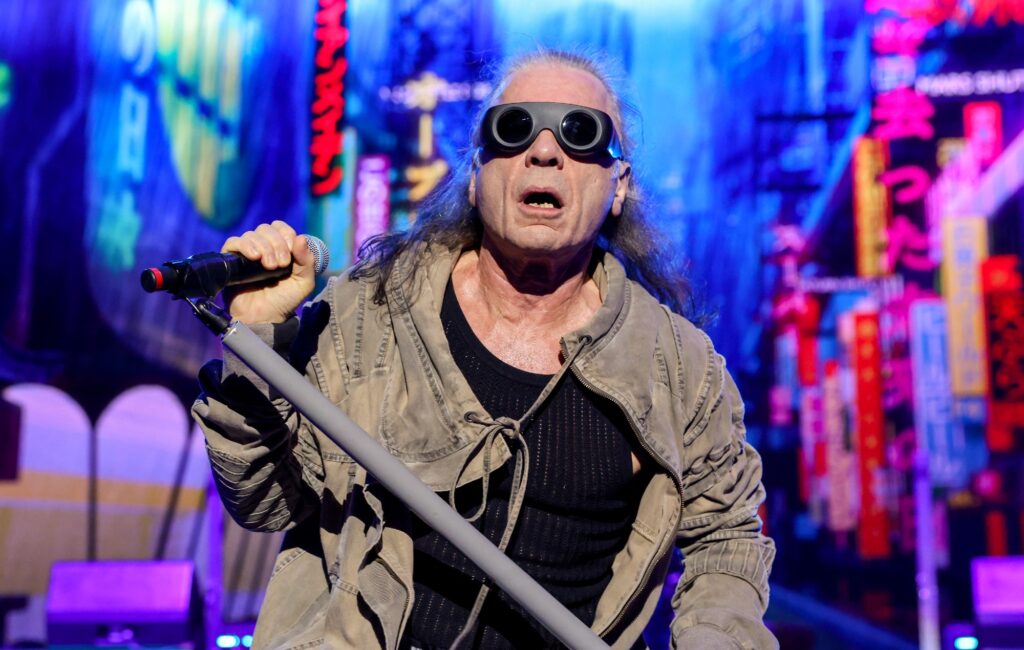 bruce-dickinson-iron-maiden@2000x1270